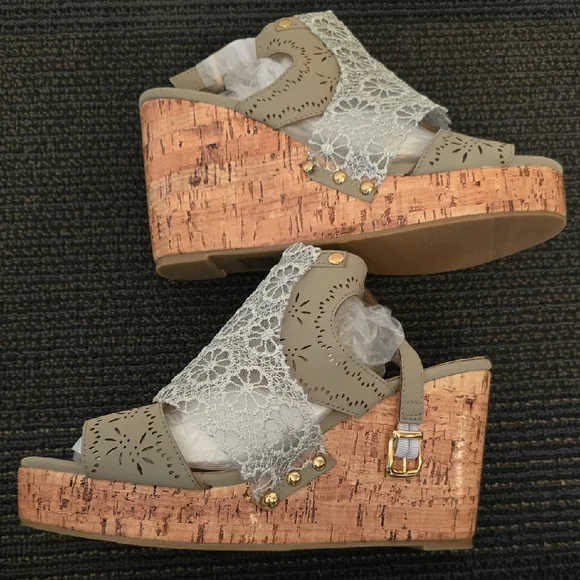 JUST FAB--Women's Gray Wedge Sandals - Picture 3 of 5